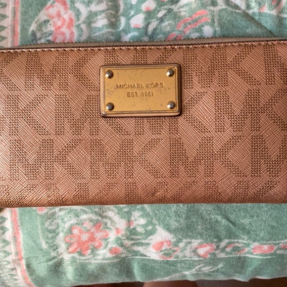 Michael Kors Rose Gold Wallet